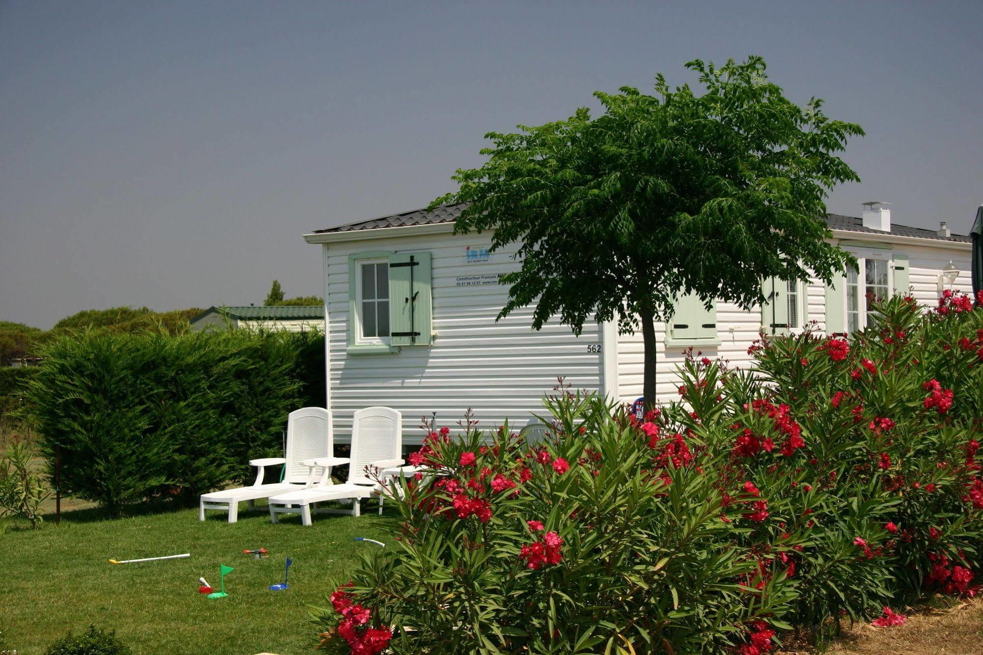 Camping Officiel Siblu Le Lac Des Reves Lattes Exteriör bild